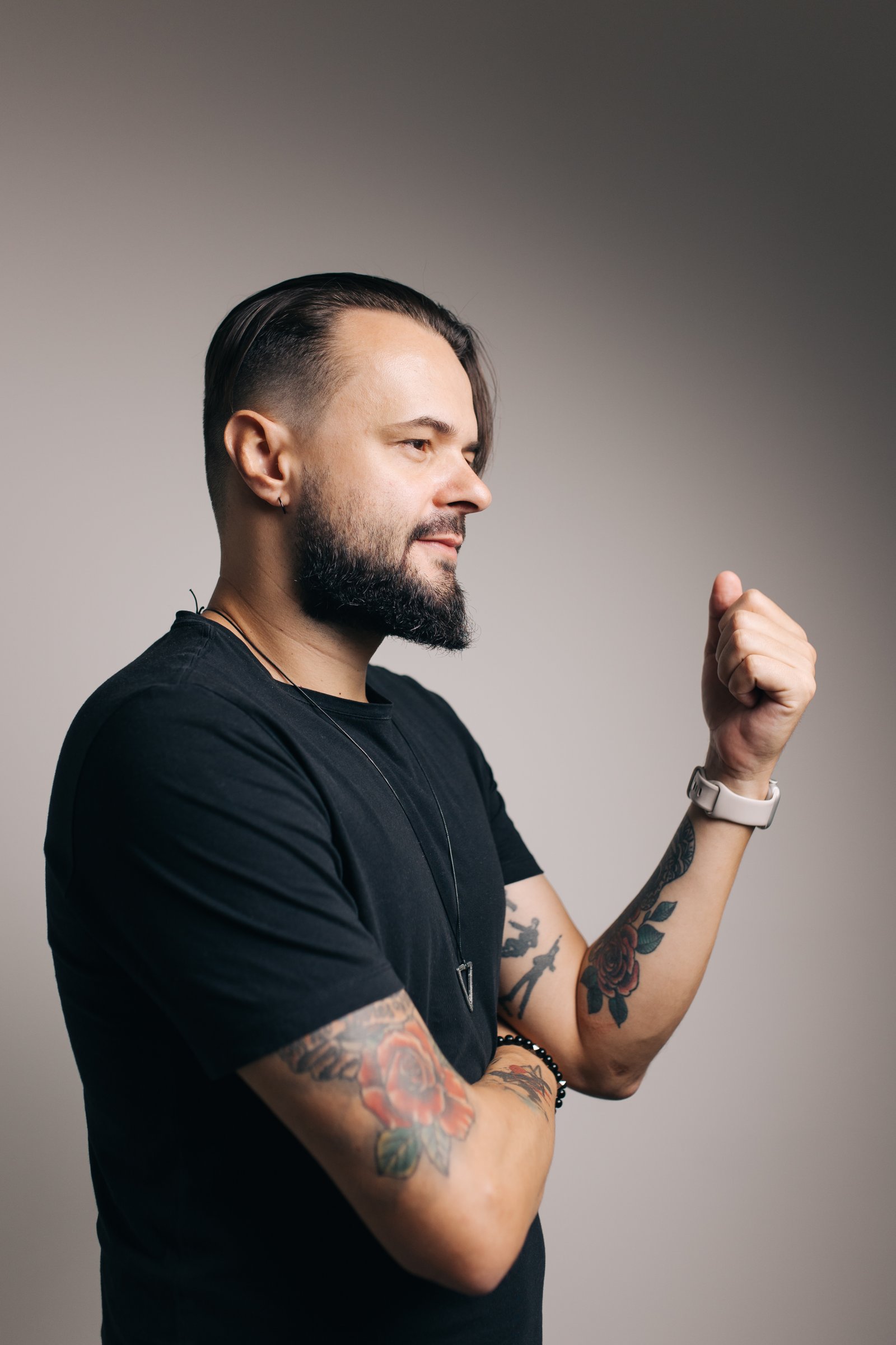 Thiago Melo, perfil