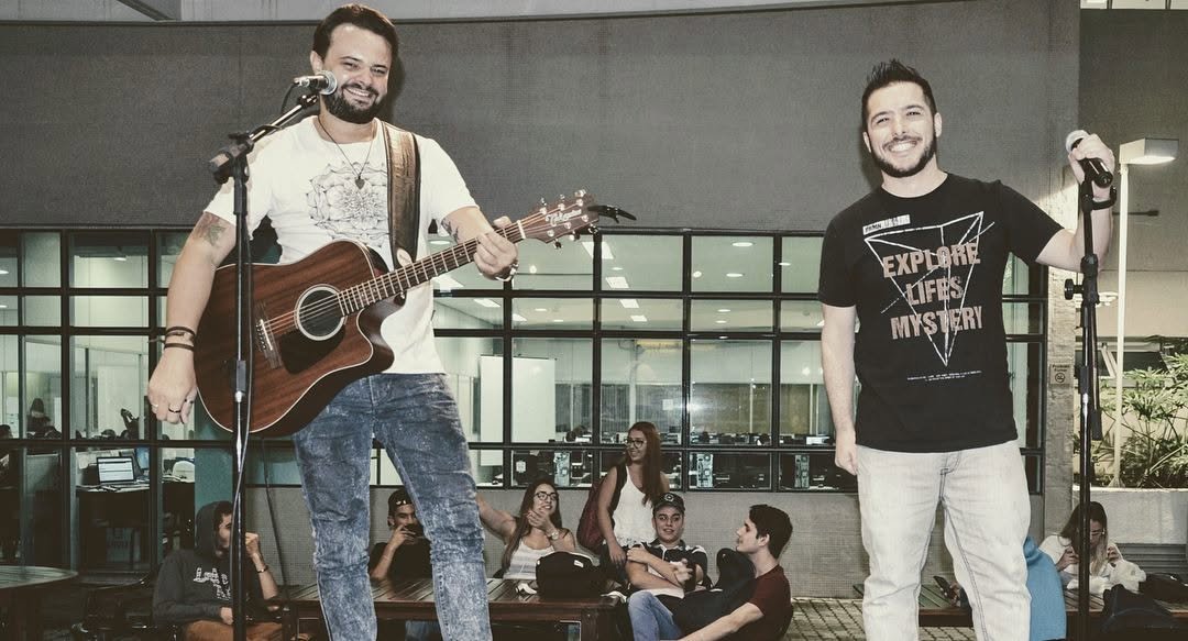 A dupla acústica em bar